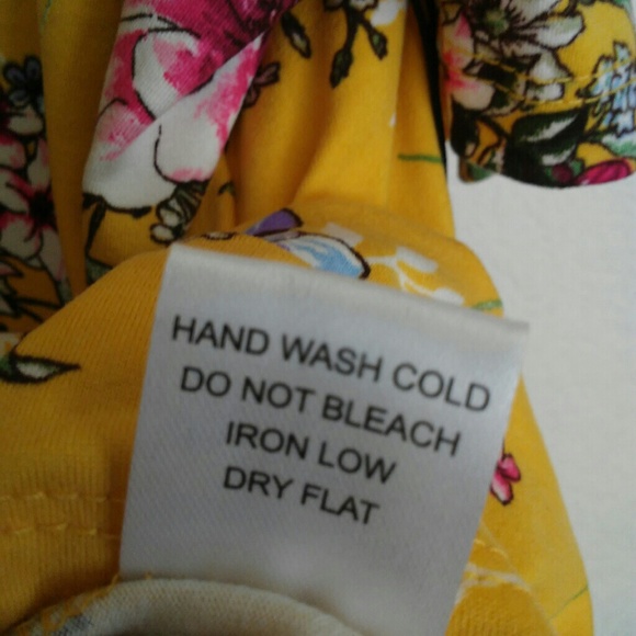 NWT Haute Monde Yellow Floral Cold Shoulder Top - Picture 6 of 6